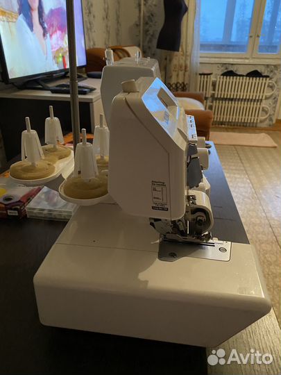 Оверлок juki mo-654DE