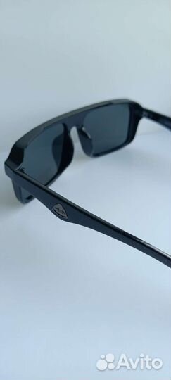 Солнцезащитные очки prada