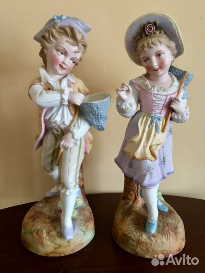 Парные статуэтки.34 см Бисквитный фарфор.Германия