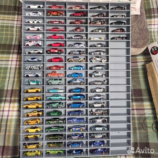 Полка для масштабных моделей машин 1:64 Hot Wheels