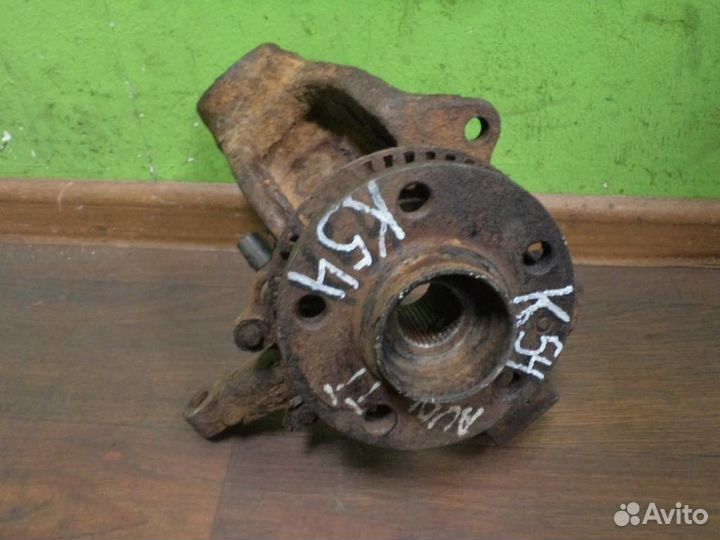 Кулак правый Ауди тт S3 Нью Битл Жук 8N0407256E