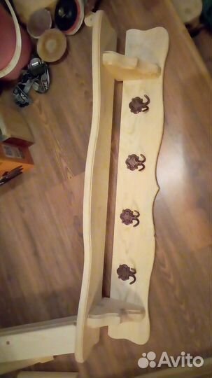 Вешалка деревянная