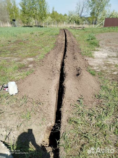 Копка траншей траншеекопателем