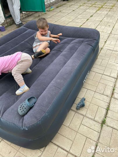 Надувная кровать intex матрас