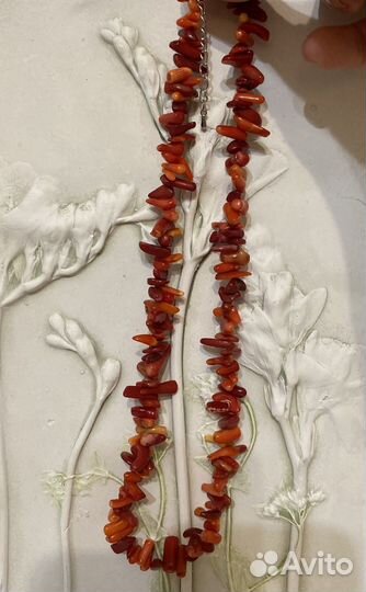 Коралловые бусы