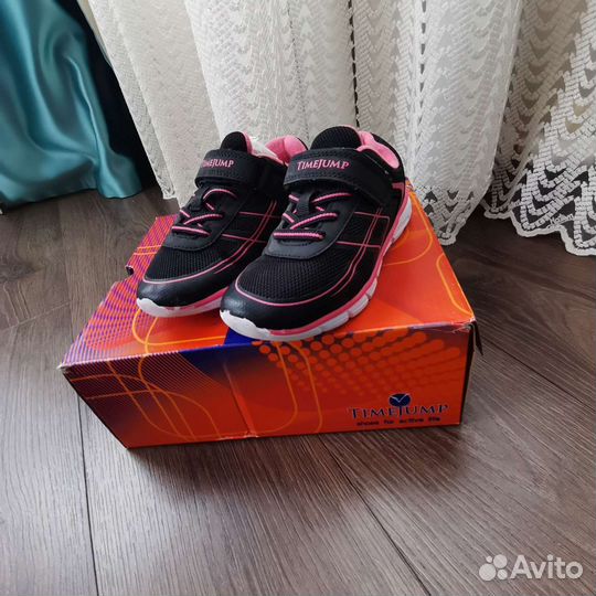 Кроссовки для девочки