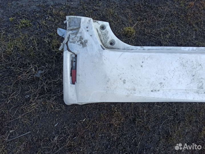 Бампер на Тойоту prius alpha задний