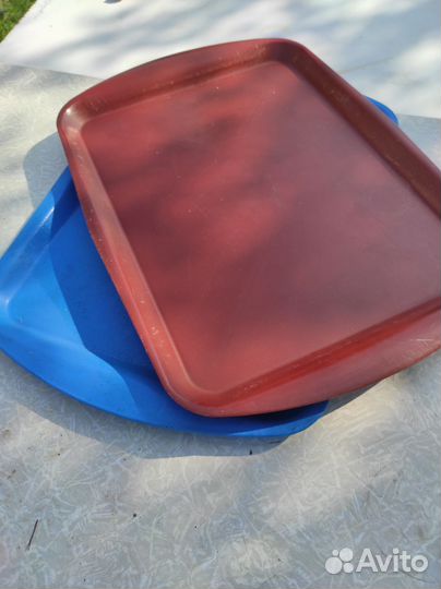 Пластиковые подносы б/у