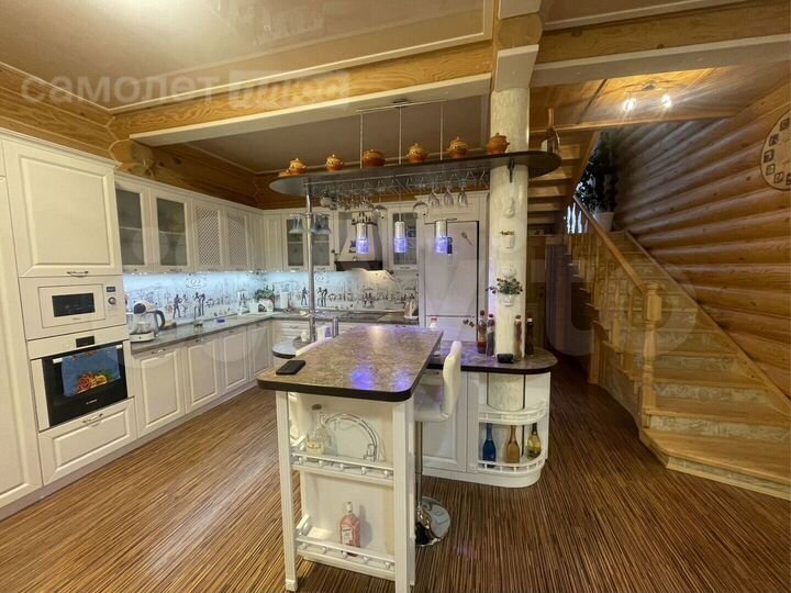 Дом 248,8 м² на участке 7,5 сот.