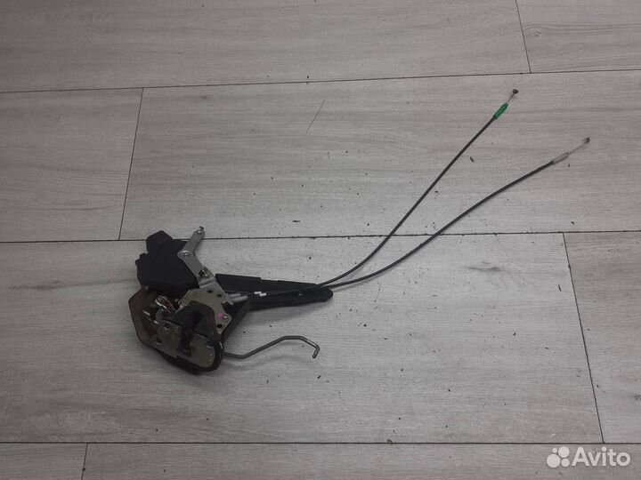 Замок двери передней правой Toyota Corolla E12