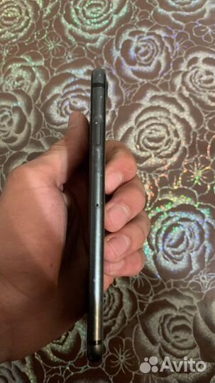Телефон iPhone 8 64 gb