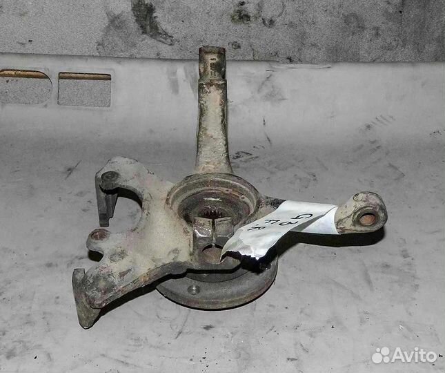 Кулак поворотный правый VW Golf 3