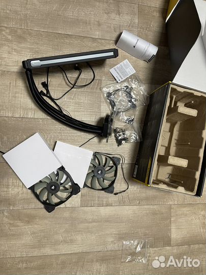 Система водяного охлаждения Corsair H115i