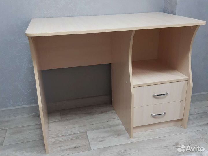 Детский письменный стол