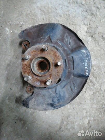 Поворотный кулак передний правый Subaru Impreza