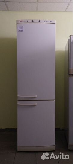 Холодильник Bosch KGS3821