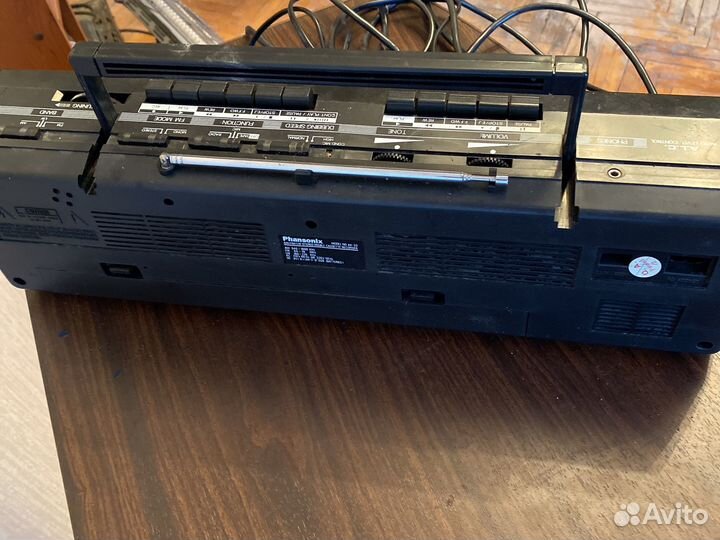 Двухкассетный магнитофон