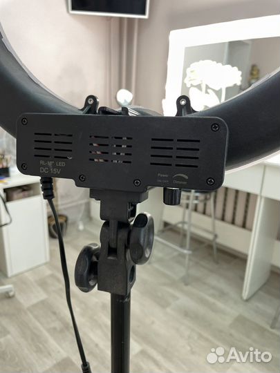 Лампа светодиодная кольцевая r18