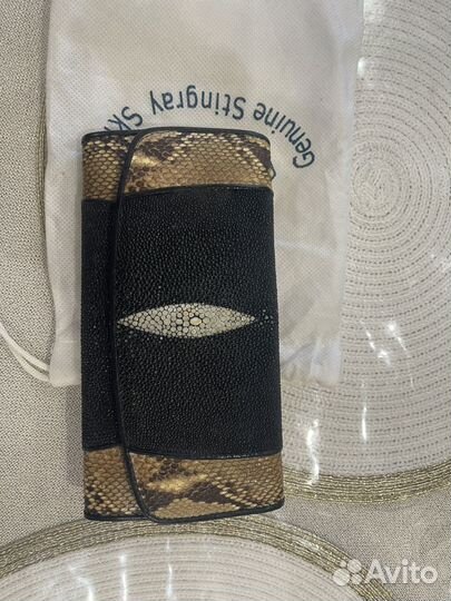 Кошелек из кожи ската
