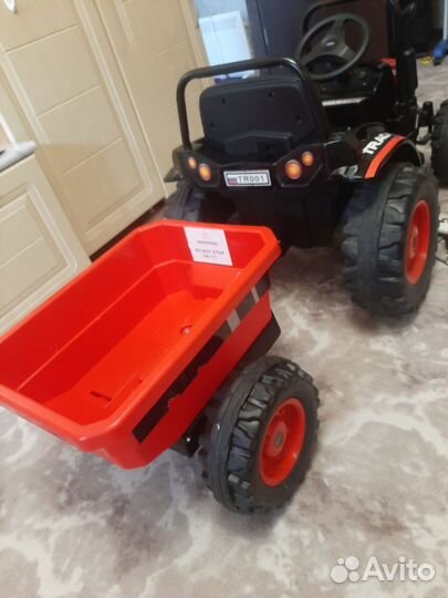 Трактор игрушки