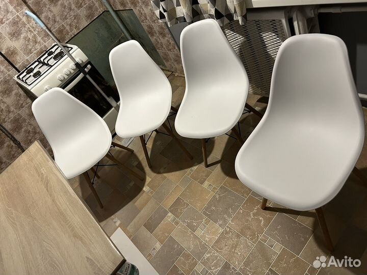 Стол со стульями