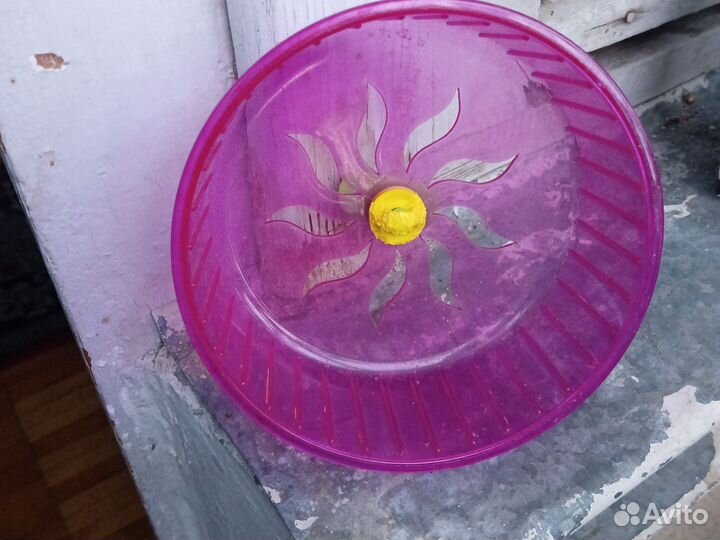 Поилки, кормушки,домики, колеса для животных