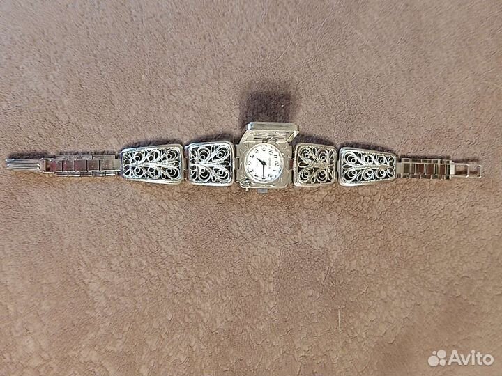Часы наручные женские механические