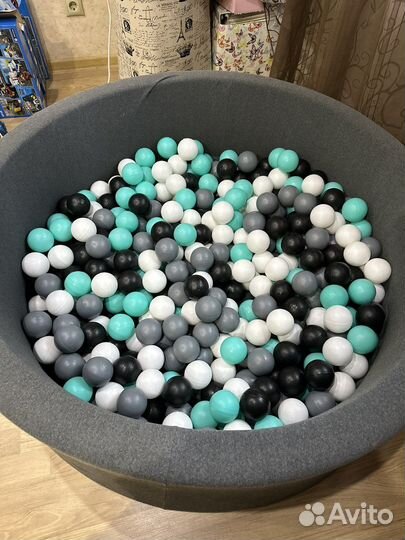Сухой бассейн с шариками