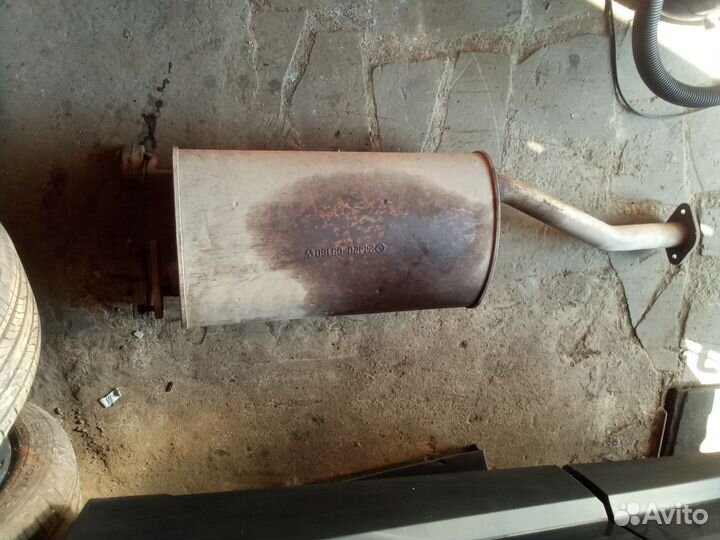 Средняя часть глушителя на санг енг кайрон