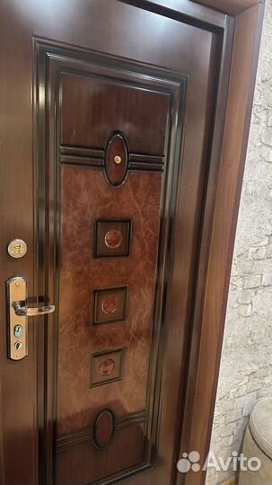 Продам входную дверь бу