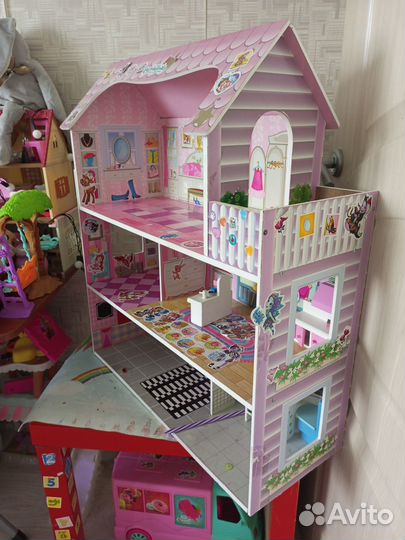 Большой кукольный домик