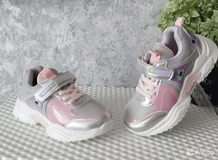 Кроссовки для девочки новые
