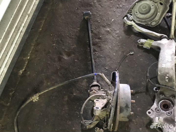 Задний правый поворотный кулак тойота Камри V40