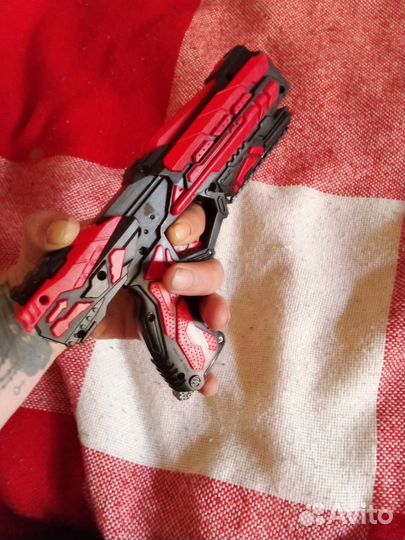 Пистолет и автомат щелкает затвор стреляет