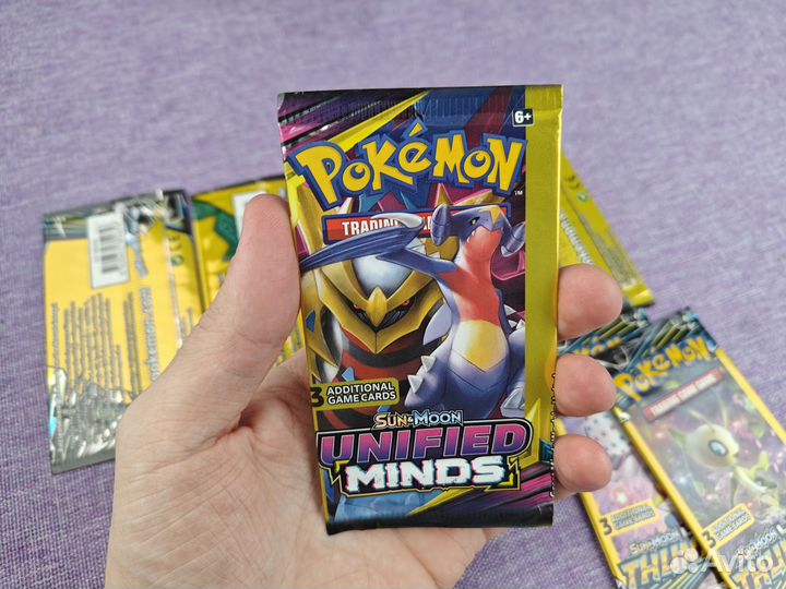 Лот из восьми бустеров Pokemon TCG