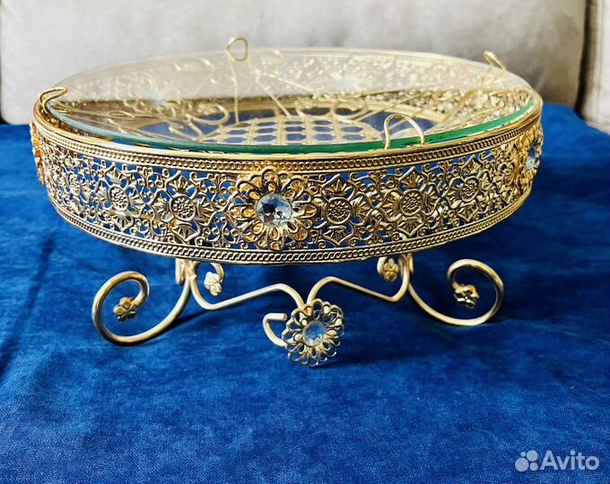 Тортница на ножке