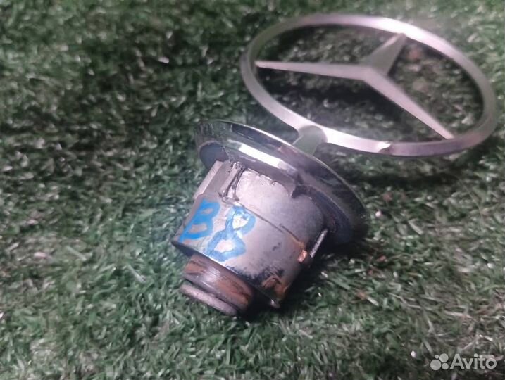 Эмблема Mercedes Benz E-class W211 2006