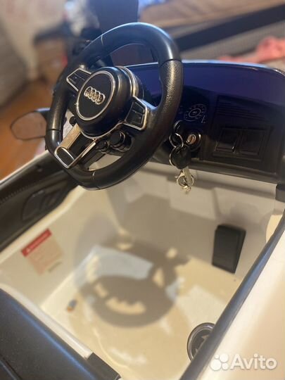 Детский электромобиль audi
