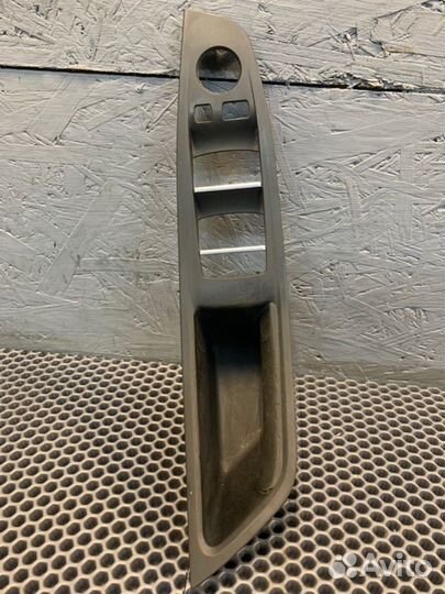 Накладка кнопок стеклоподъемника передняя левая