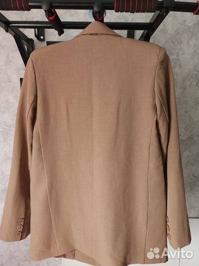 Пиджак женский бежевый 44-46