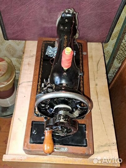 Швейная машинка времён СССР ручная