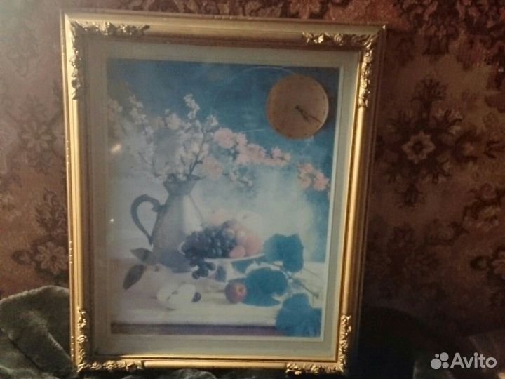 Картина в раме, другую,чуть меньше,в подарок