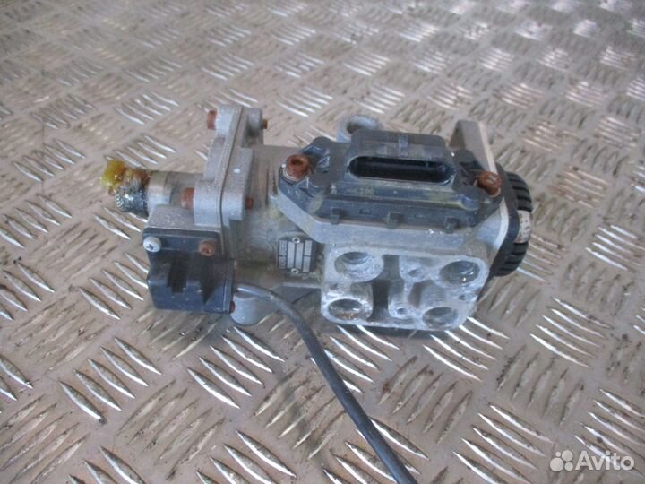Главный тормозной кран Iveco k011892