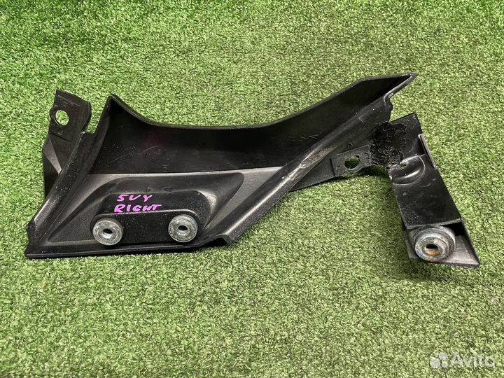 Пластик правый крепление Yamaha R1 04-06 5VY