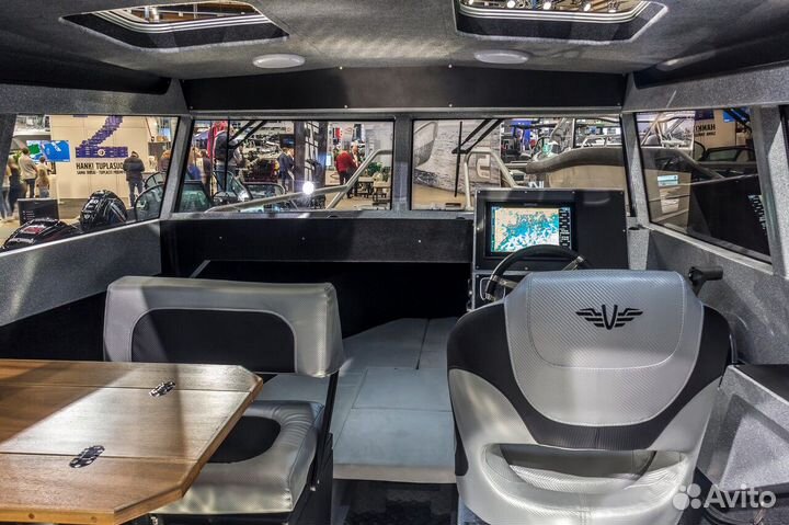 Voyager 700 cabin