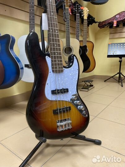 Бас гитара Homage