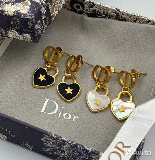 Стильные серьги Dior