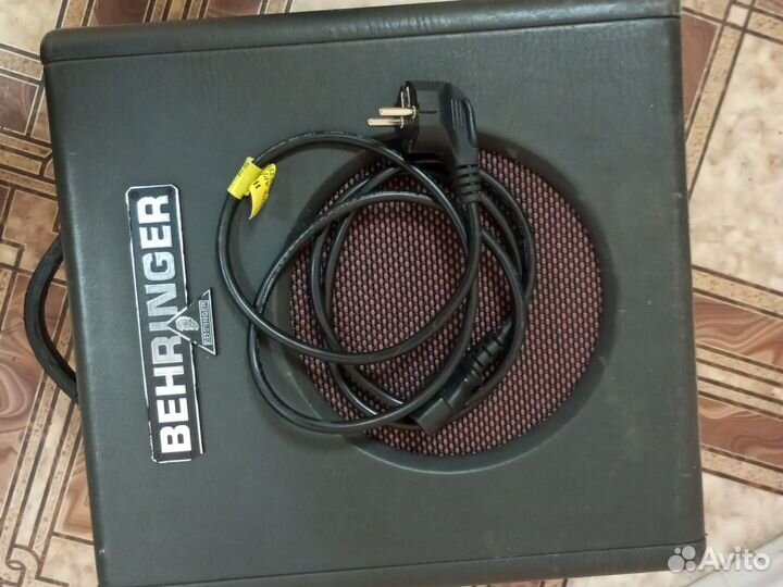 Комбоусилитель для бас гитары