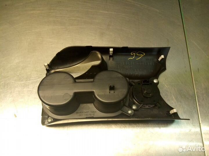 Подстаканник Mitsubishi Outlander Xl CW4W 4B11