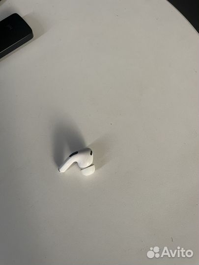 Правый наушник airpods pro